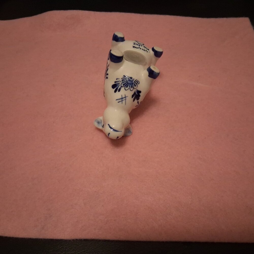 Vintage Delft Blue Hand-Painted Porcelain Cow Salt or Pepper Shaker - Picture 4 of 8